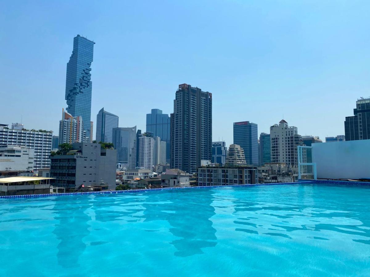 Sapphire Hotel Silom Бангкок Екстер'єр фото View of the city from the rooftop pool