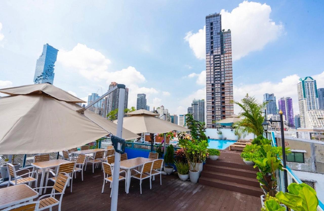 Sapphire Hotel Silom Бангкок Екстер'єр фото Rooftop pool at the hotel