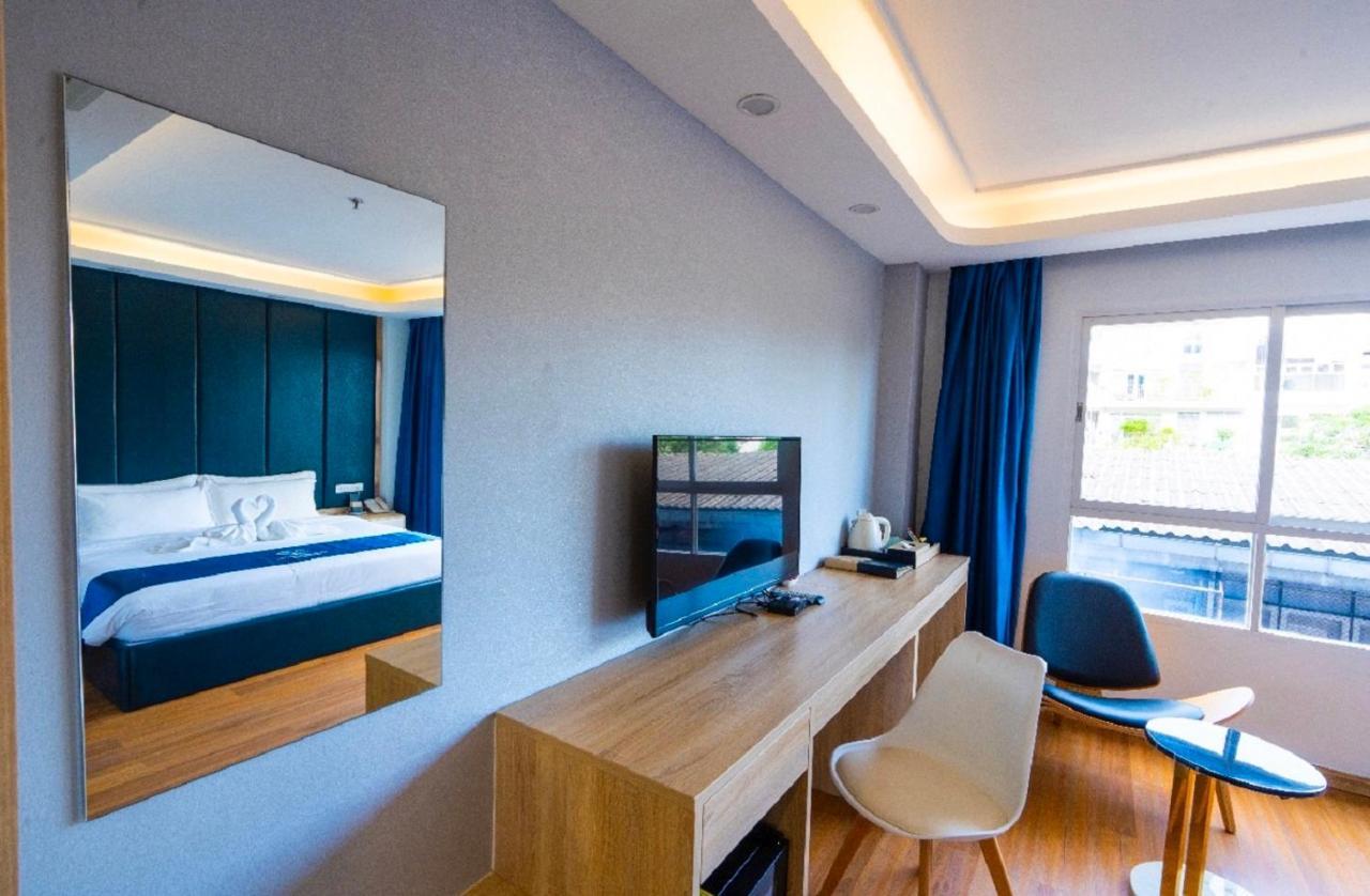 Sapphire Hotel Silom Бангкок Екстер'єр фото Deluxe Room