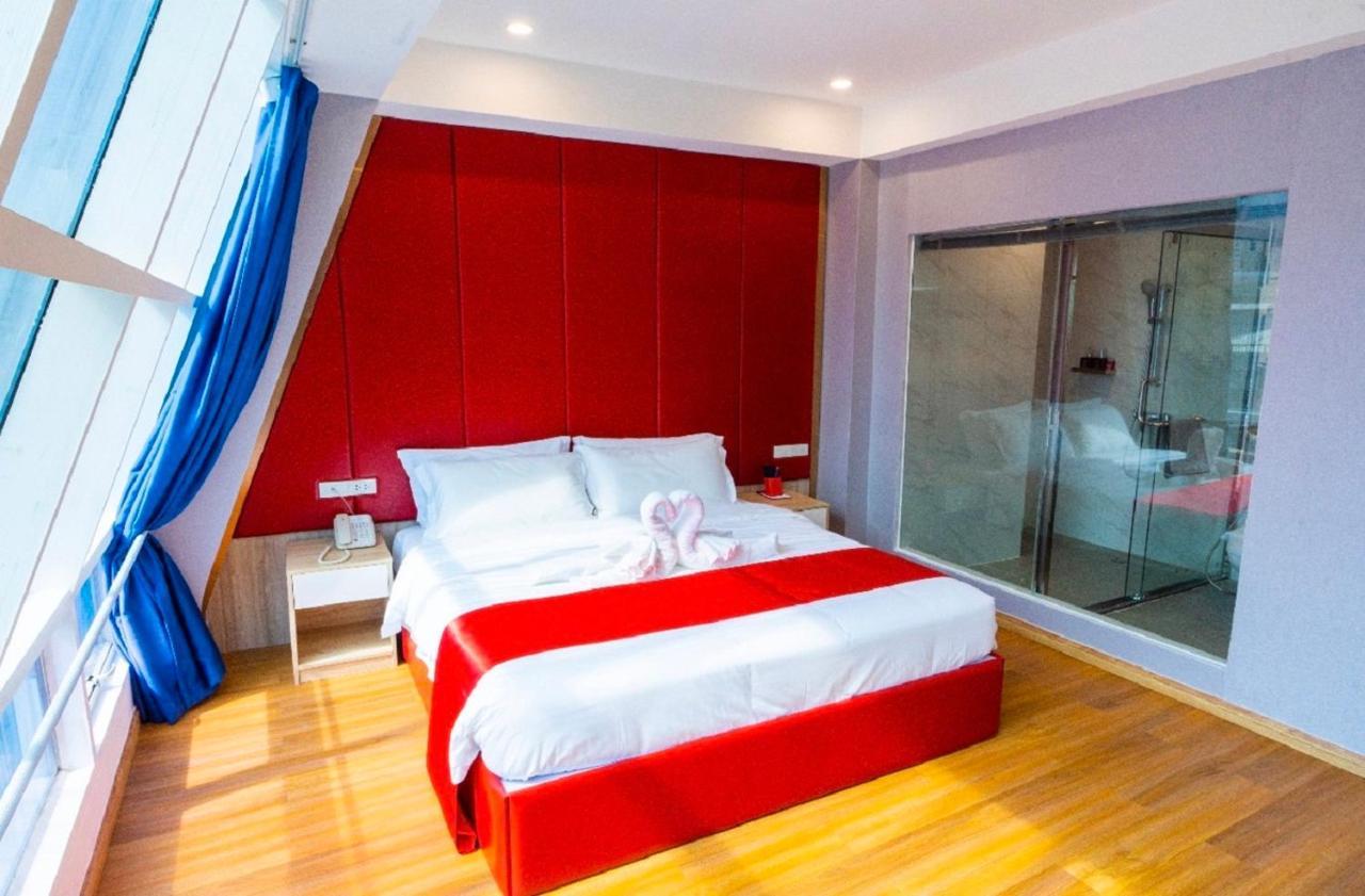 Sapphire Hotel Silom Бангкок Екстер'єр фото A bedroom at the hotel