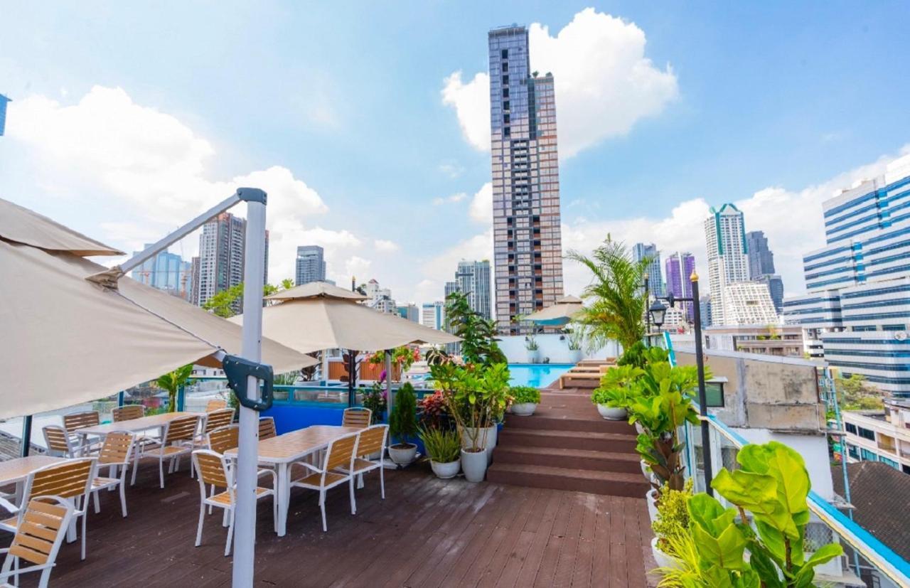 Sapphire Hotel Silom Бангкок Екстер'єр фото Rooftop pool at the hotel