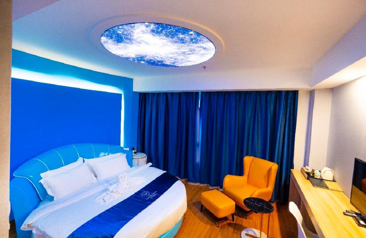 Sapphire Hotel Silom Бангкок Екстер'єр фото A room at the hotel