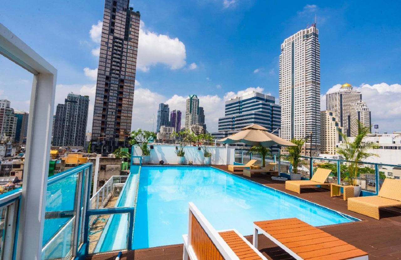Sapphire Hotel Silom Бангкок Екстер'єр фото Rooftop pool at the hotel
