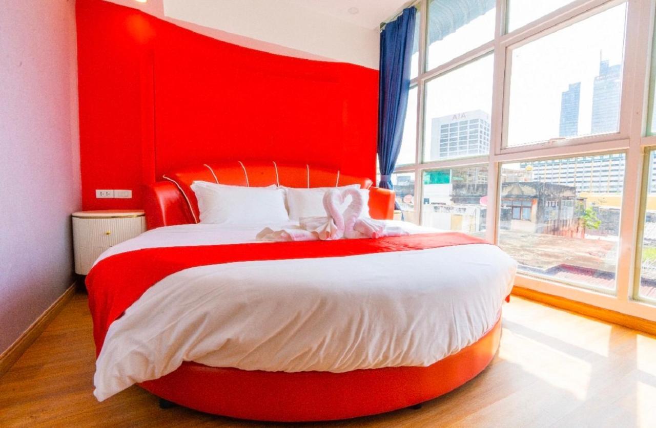 Sapphire Hotel Silom Бангкок Екстер'єр фото A room at the hotel