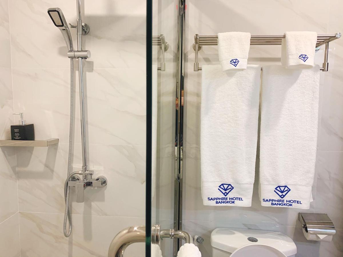 Sapphire Hotel Silom Бангкок Екстер'єр фото Bathroom
