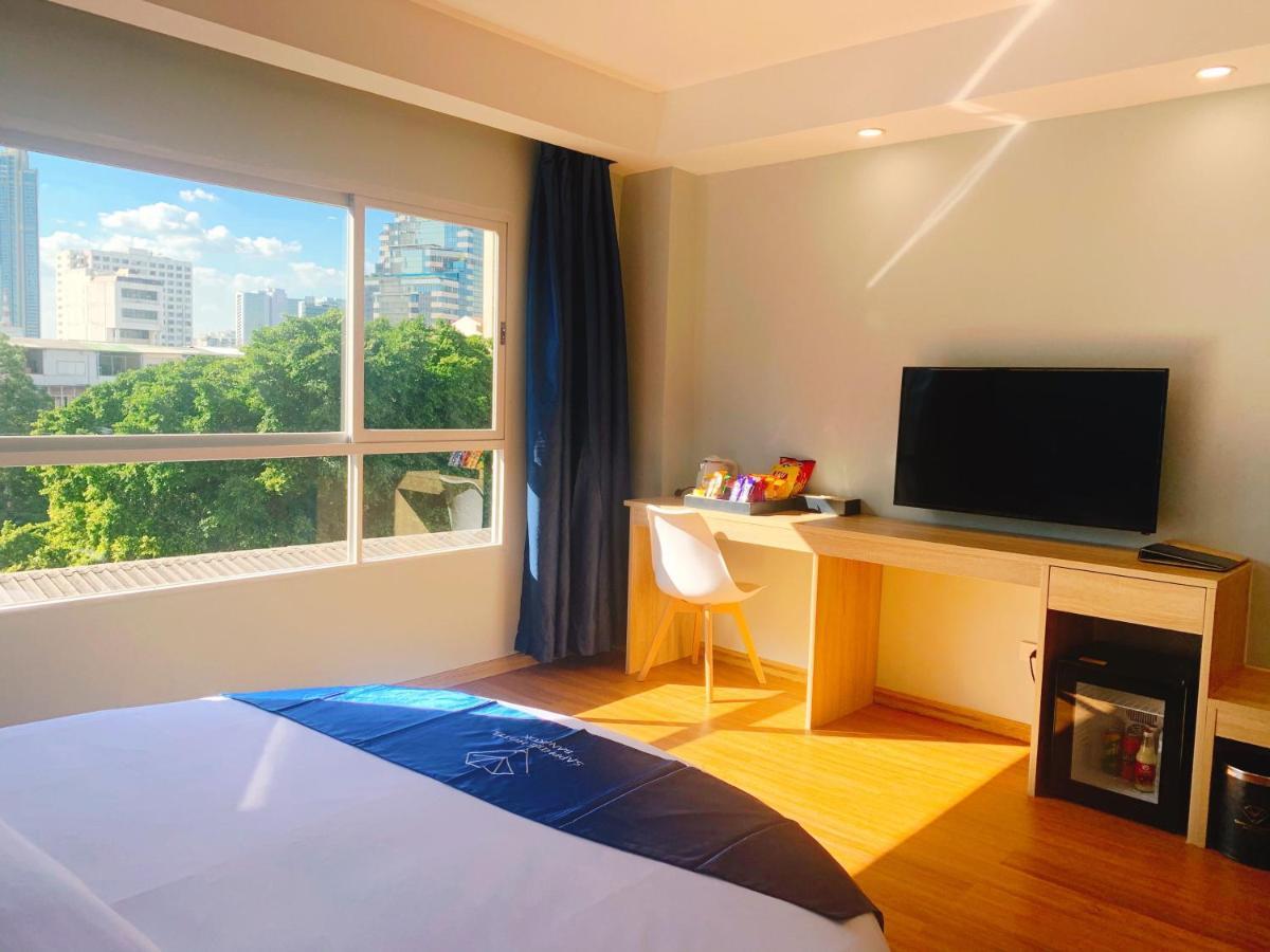 Sapphire Hotel Silom Бангкок Екстер'єр фото A room at the hotel