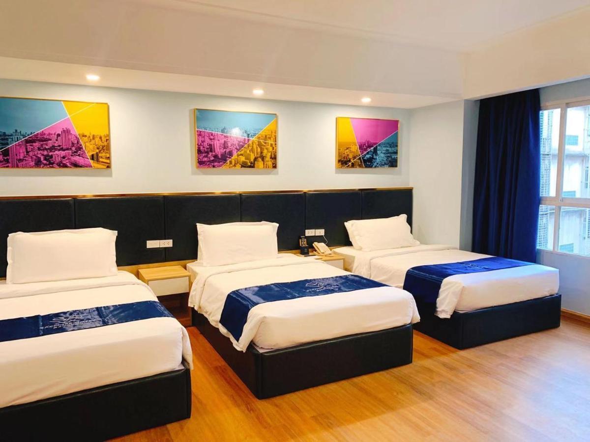 Sapphire Hotel Silom Бангкок Екстер'єр фото Deluxe Family Room